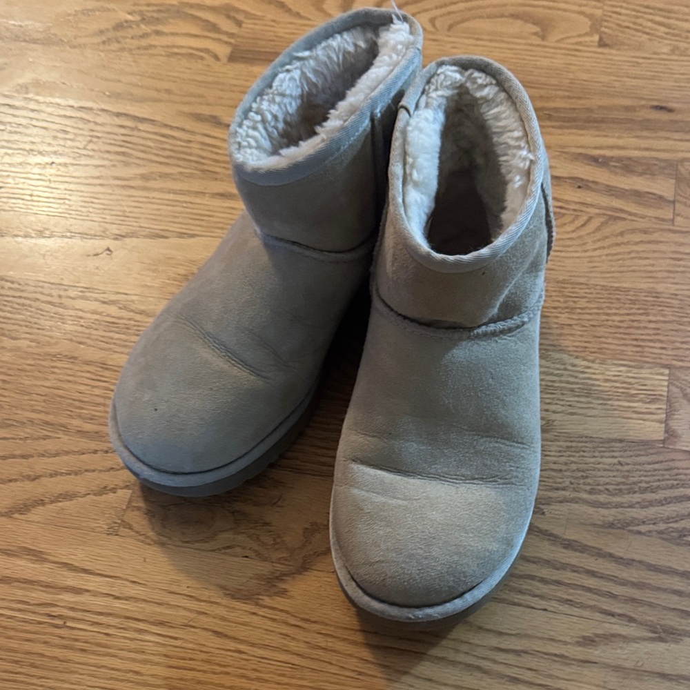 UGG Women's Winter Boots in Light Tan